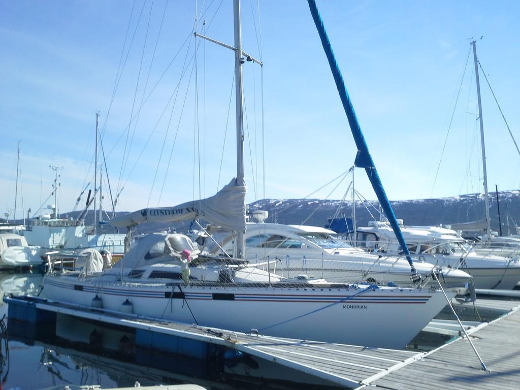 Norwavey, Sleep In A Boat Hotel Krokelvdalen Kültér fotó